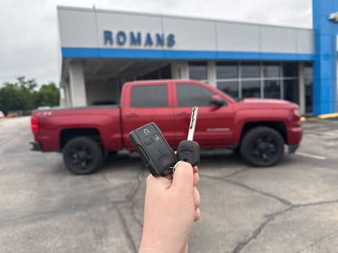 Used 2018 Chevrolet Silverado 1500 LT w/ All Star Edition AWD/4WD image 22