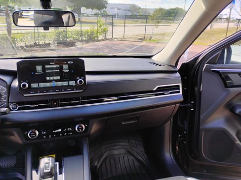 Used 2023 Mitsubishi Outlander SE image 49