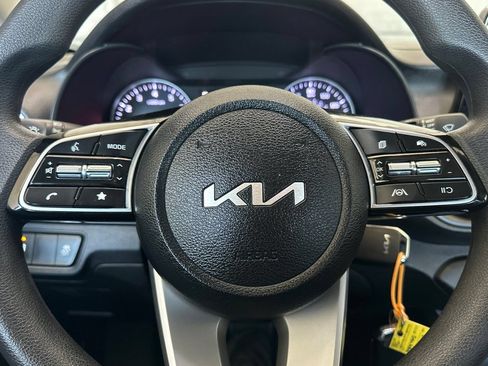 Certified 2023 Kia Forte LXS w/ LXS Technology Package FWD image 23