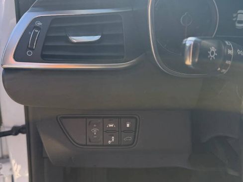 Used 2019 Genesis G70 2.0T Advanced image 21