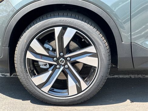 New 2026 Volvo XC40 B5 Ultra image 24