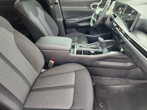 New 2026 Kia Sorento LX image 9