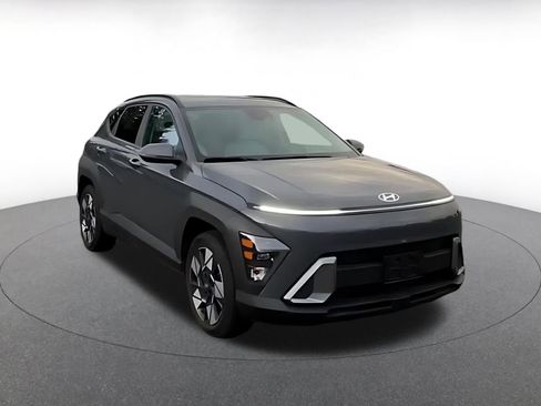 Used 2025 Hyundai Kona SEL image 3