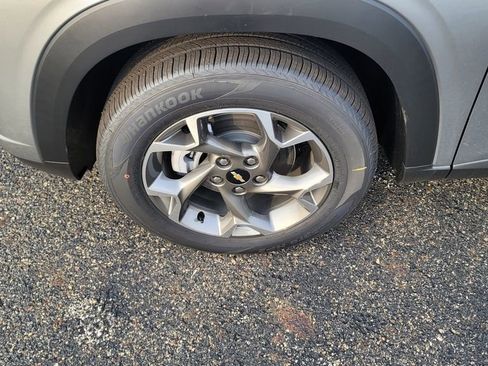 New 2026 Chevrolet Trax LT image 6