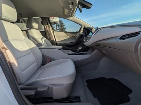 Used 2022 Chevrolet Malibu LT image 32