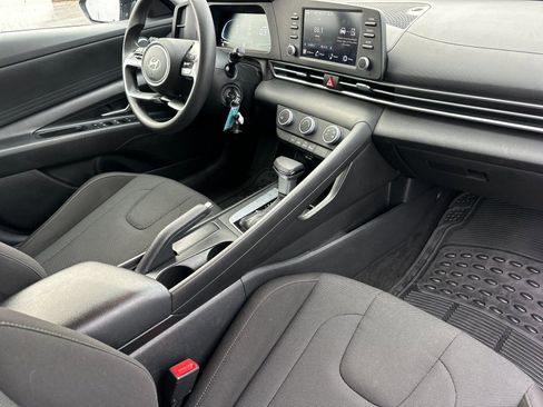 Used 2024 Hyundai Elantra SE image 14