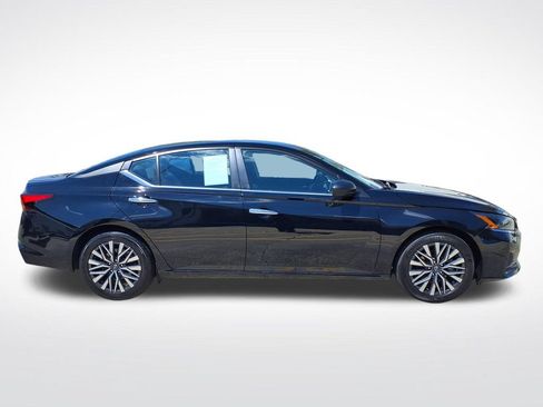 Used 2025 Nissan Altima 2.5 SV FWD image 6