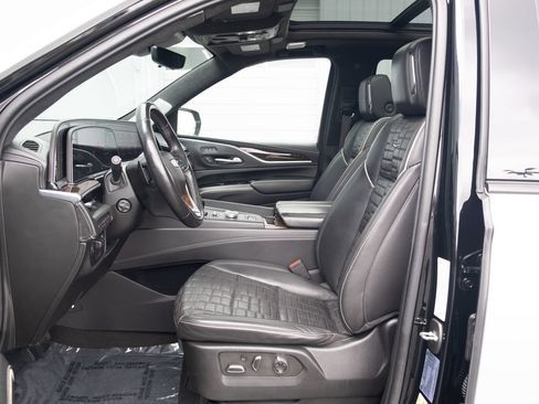 Used 2022 Cadillac Escalade Sport Platinum AWD/4WD image 11