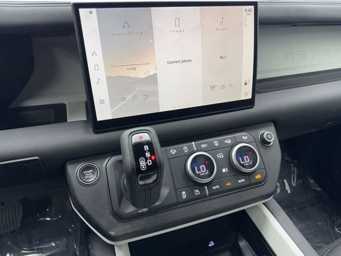 Used 2025 Land Rover Defender 110 S image 60