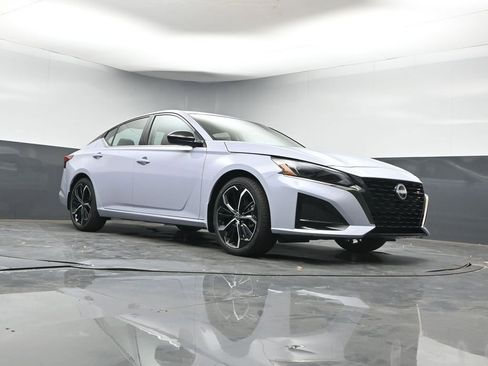 New 2025 Nissan Altima 2.5 SR image 30