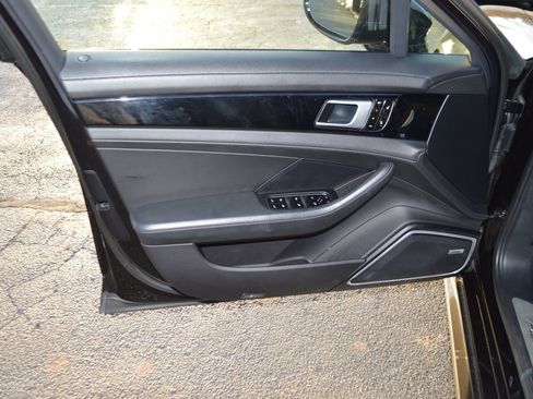 Used 2018 Porsche Panamera 4S image 12