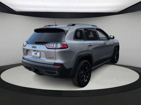 Used 2019 Jeep Cherokee Trailhawk image 8