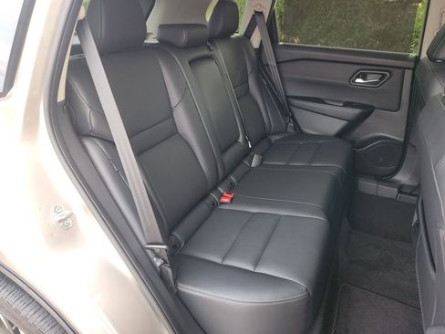 Certified 2025 Nissan Rogue SL w/ Tech Package image 14