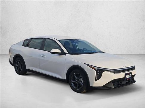 Used 2026 Kia K4 FWD image 3