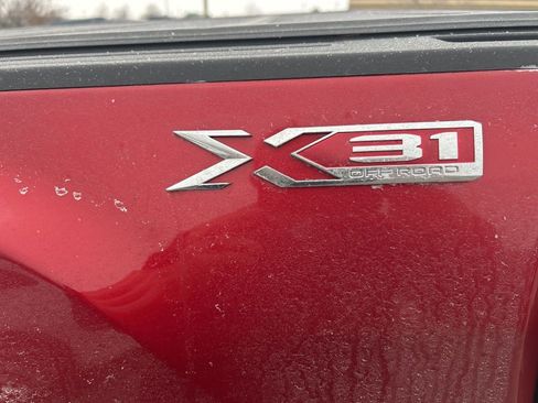 Used 2025 GMC Sierra 2500 SLT w/ SLT Premium Package image 3