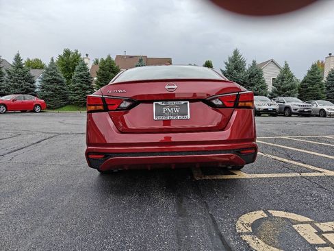 Used 2025 Nissan Altima 2.5 SV FWD image 4