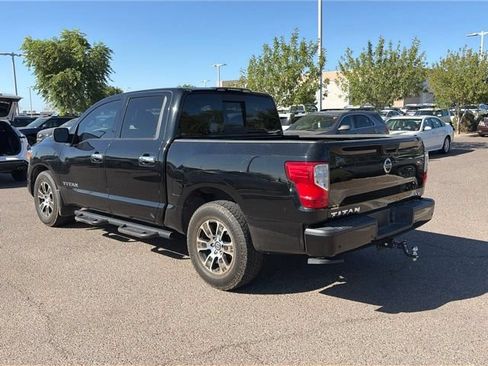 Used 2021 Nissan Titan SV w/ SV Convenience Package RWD image 2