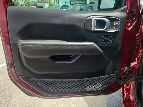 Used 2021 Jeep Wrangler Unlimited Sahara AWD/4WD image 18