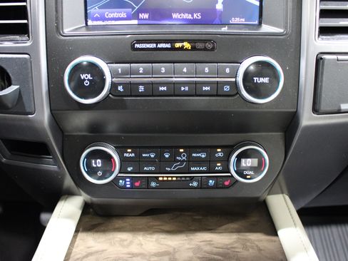 Used 2021 Ford Expedition Max Platinum AWD/4WD image 18
