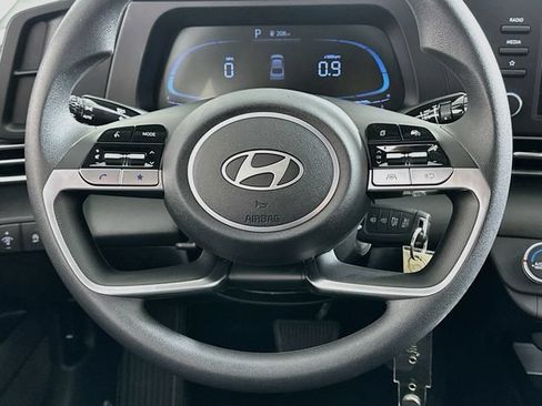 Used 2025 Hyundai Elantra SE FWD image 14