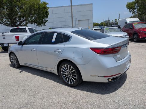Used 2017 Kia Cadenza Premium FWD image 7