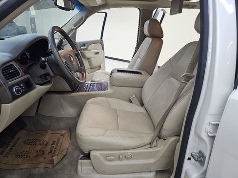 Used 2013 Chevrolet Suburban LTZ RWD image 17