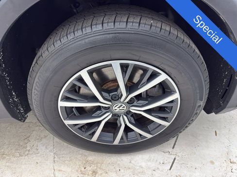 Used 2019 Volkswagen Tiguan SE w/ Panoramic Sunroof Package image 13