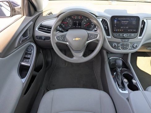 Used 2025 Chevrolet Malibu LT FWD image 13