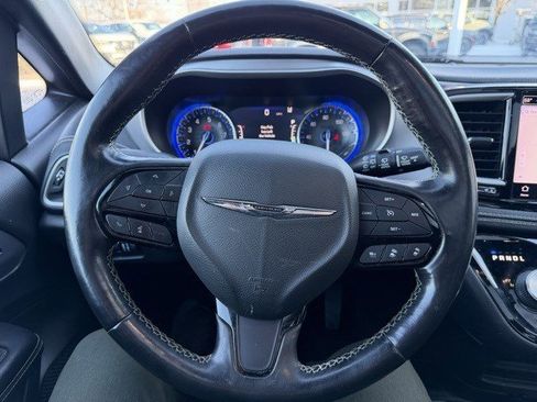 Used 2021 Chrysler Pacifica Touring-L w/ Premium & Safety Sphere Group image 15