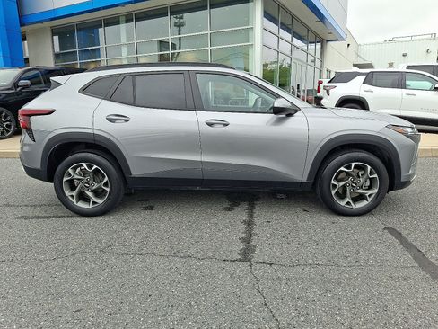 Used 2024 Chevrolet Trax LT w/ Driver Confidence Package FWD image 8
