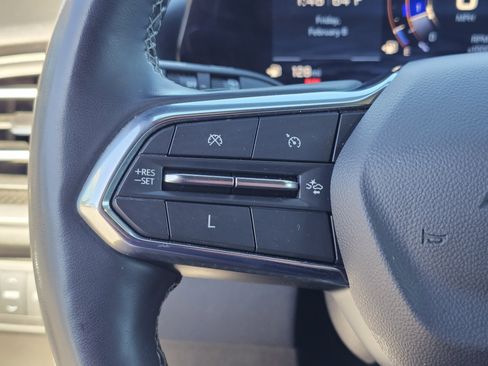 Used 2024 Chevrolet Traverse LT image 20