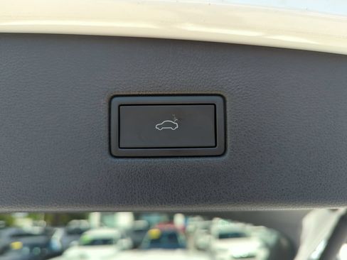Used 2024 Volkswagen Tiguan SE FWD image 21