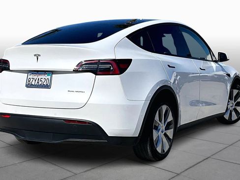 Used 2022 Tesla Model Y Long Range image 12