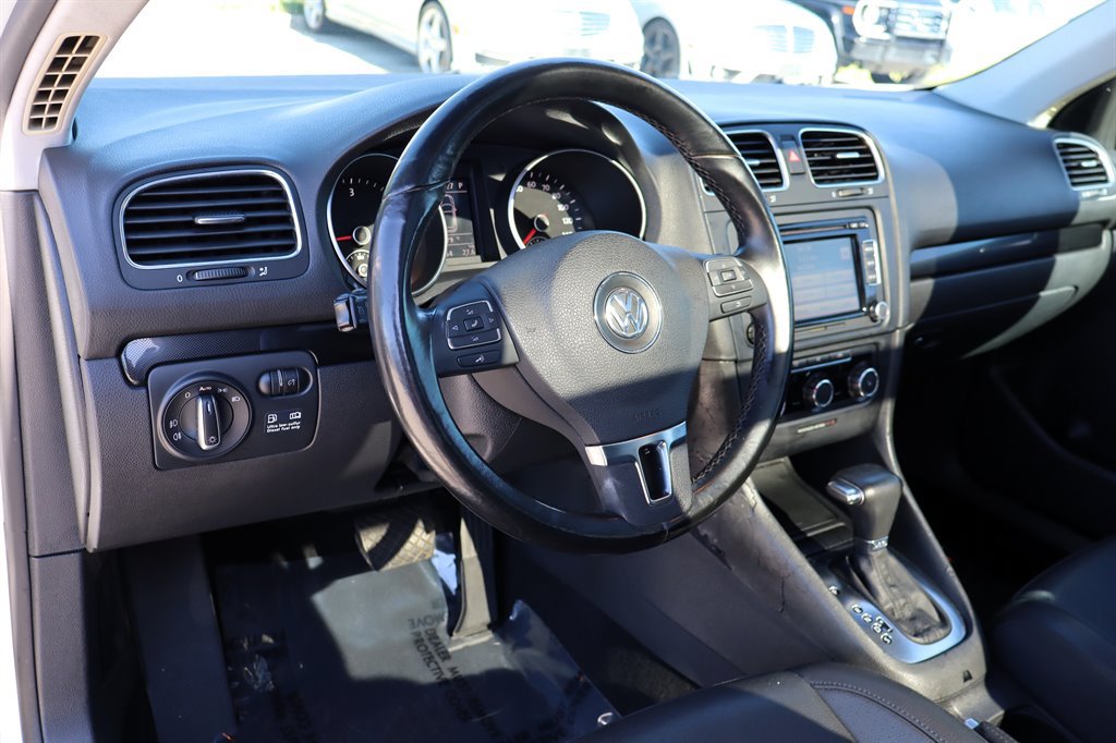 Used 2010 Volkswagen Jetta TDI FWD image 16