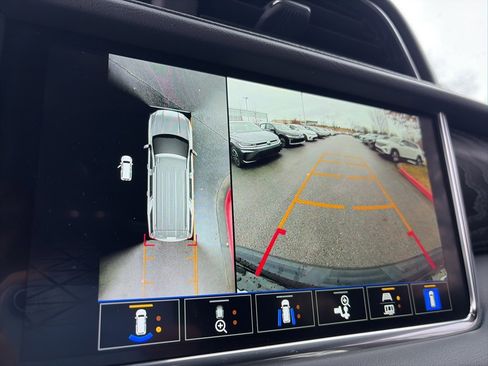 Used 2022 GMC Yukon XL Denali image 16