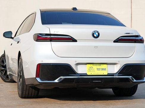 Used 2023 BMW i7 xDrive60 w/ Executive Package 2 AWD/4WD image 6