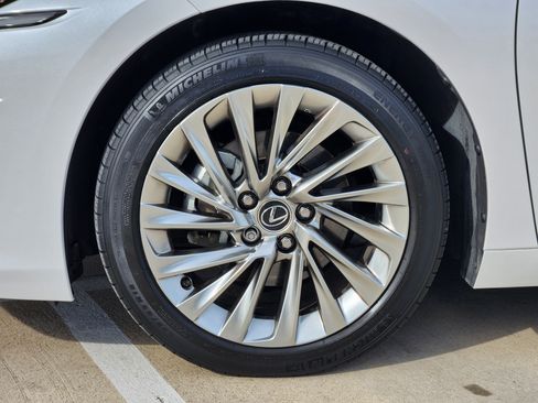 Used 2023 Lexus ES 350 Ultra Luxury image 10