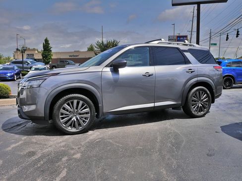 Used 2022 Nissan Pathfinder SL w/ SL Premium Package FWD image 8