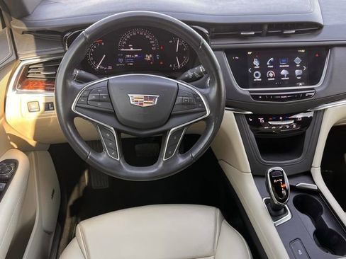 Used 2018 Cadillac XT5 Luxury w/ Driver Awareness Package image 13