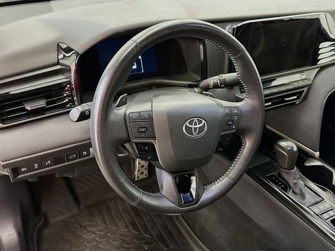 Used 2025 Toyota Camry SE FWD image 18