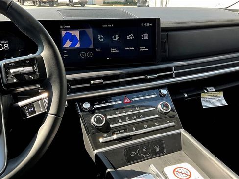 Used 2025 Hyundai Santa Fe SE image 8