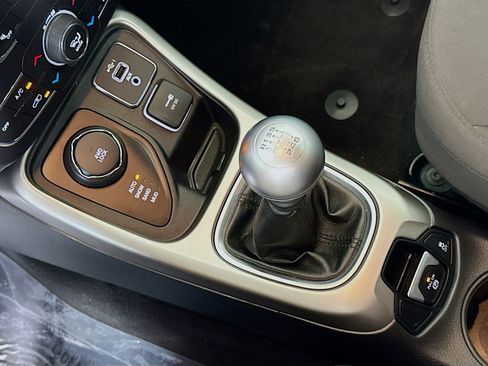 Used 2019 Jeep Compass Sport w/ Cold Weather Group image 19