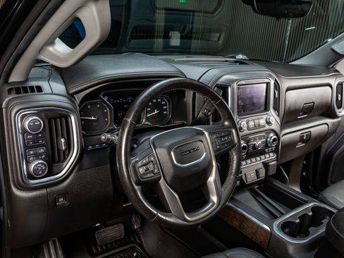 Used 2021 GMC Sierra 2500 Denali w/ Denali Black Diamond Edition image 17