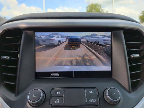 Used 2023 GMC Acadia SLE w/ Driver Convenience Package FWD image 24