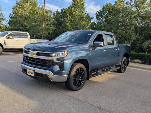 Used 2023 Chevrolet Silverado 1500 LT AWD/4WD image 7