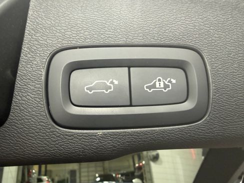 Used 2023 Volvo XC60 T8 Plus AWD/4WD image 32