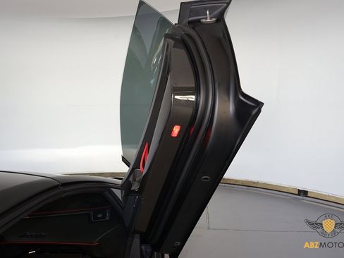 Used 2021 Lamborghini Aventador SVJ image 10