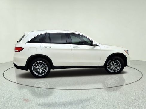 Used 2017 Mercedes-Benz GLC 300 4MATIC image 7