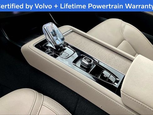 Used 2025 Volvo XC90 B6 Plus AWD/4WD image 19