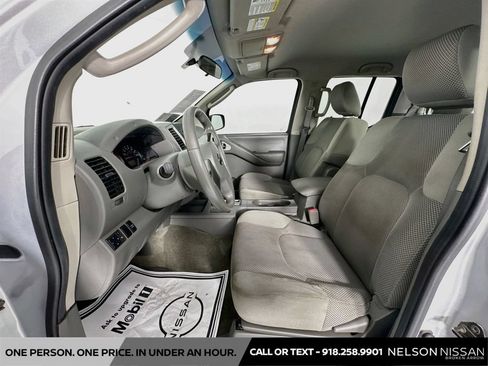 Used 2011 Nissan Frontier SV AWD/4WD image 18